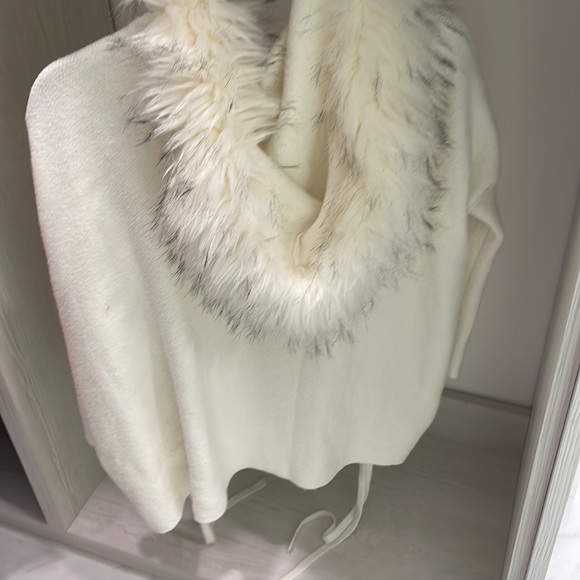 Selfie Couture faux fur hoodie - Picture 7 of 8